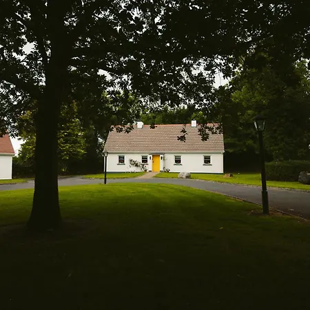 Longford Yellow Star Self-catering בית נופש Esker South