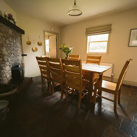 Longford Yellow Star Self-catering * Esker South
