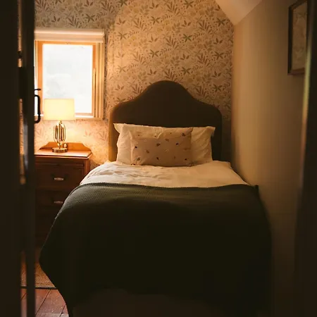 Longford Yellow Star Self-catering בית נופש