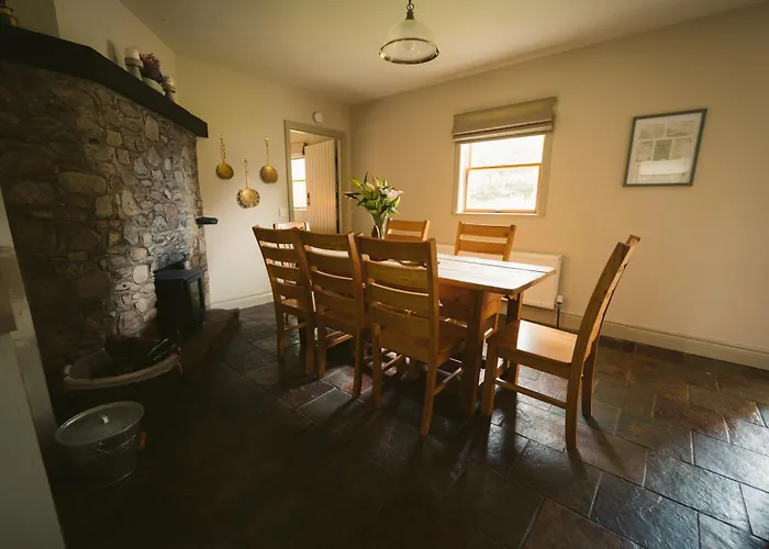 Longford Yellow Star Self-catering * Esker South